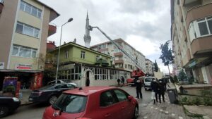 KOCAELİ (AA) – Kocaeli’de dün başlayan kuvvetli rüzgar ve fırtına