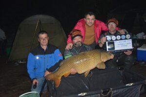 - Yarışmaya Bursa'dan katılan Avcı Carp Team yakaladığı 20 kilo