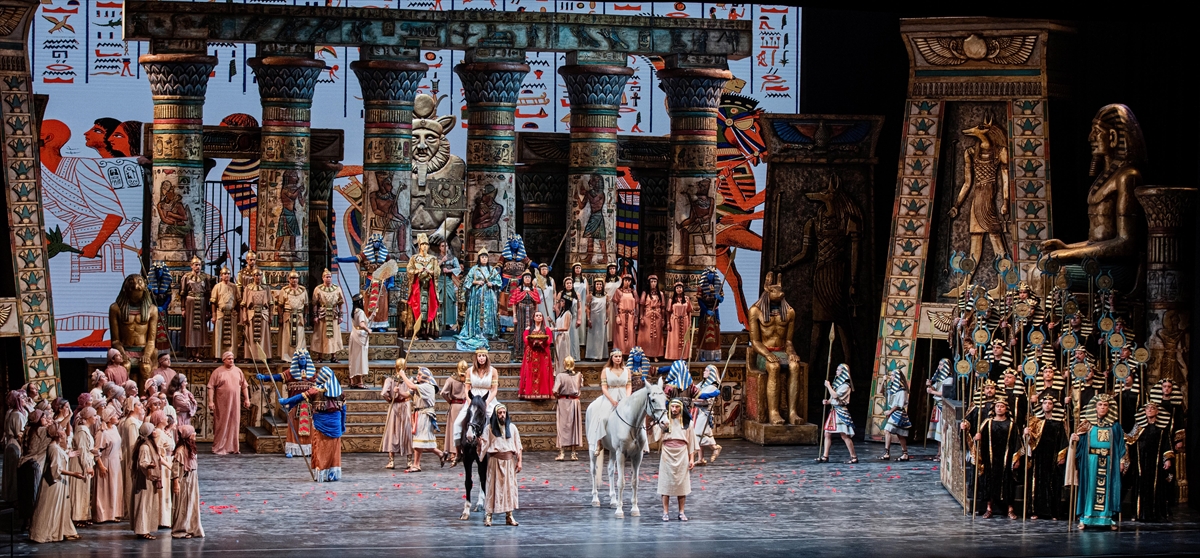 Kültür ve Turizm Bakanı Ersoy'un da izlediği “Aida” kapalı gişe oynadı