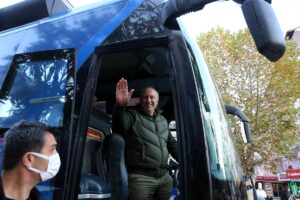 - "Ülkeyi 19 yıldır perişan hale getiren bu iktidarın yanında