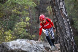 MERSİN (AA) – Mersin'in Gülnar ilçesinde ailesinin kırsal alanda çadır