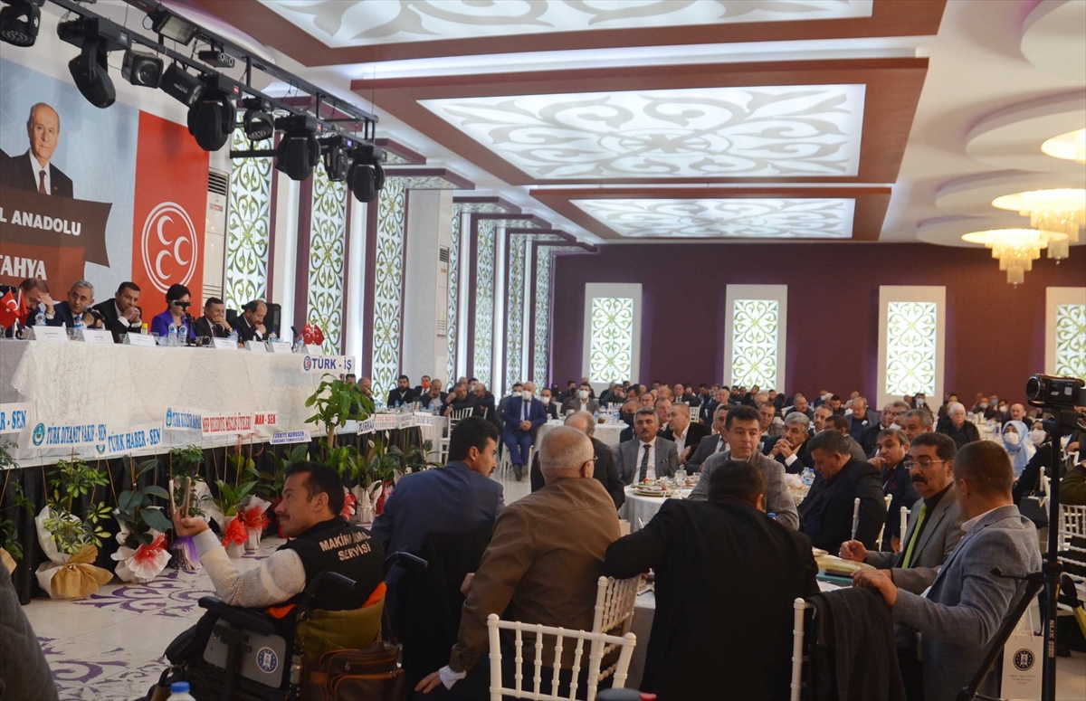 MHP heyeti, Kütahya'da sivil toplum kuruluşu temsilcileri ve muhtarlarla buluştu