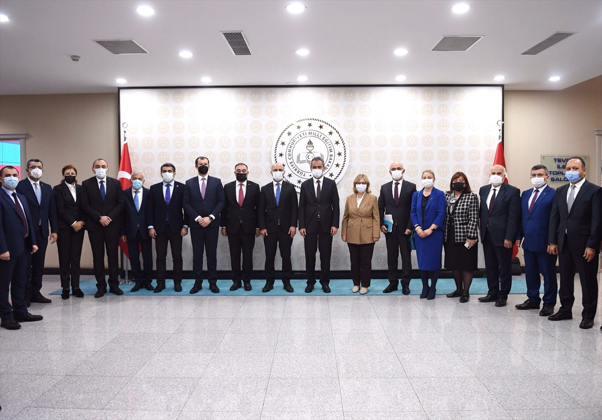 Milli Eğitim Bakanı Özer ile Azerbaycan Eğitim Bakanı Amrullayev bir araya geldi