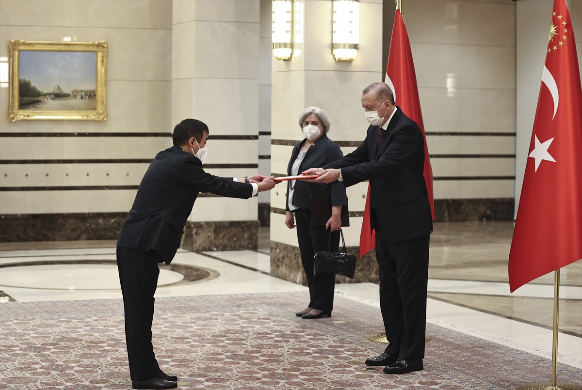 Moğolistan Büyükelçisi Munkhbayar, Cumhurbaşkanı Erdoğan'a güven mektubu sundu