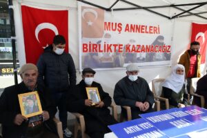 MUŞ (AA) – Muş'ta, çocuklarının terör örgütü PKK tarafından dağa