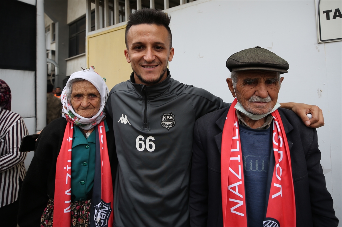 Nazilli Belediyesporlu futbolcuya ''nine-dede'' desteği