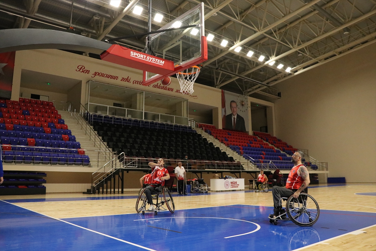 Niğdeli bedensel engelliler basketbolla hayatı daha aktif yaşıyor