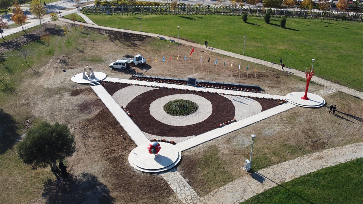 PAÜ'de coğrafi koordinatların kesiştiği noktaya Mehmet Akif Ersoy Anıtı yapıldı