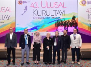 - "Türkiye'de uzman olmayan ellerde yapılan estetik işlemler nedeniyle insanımız