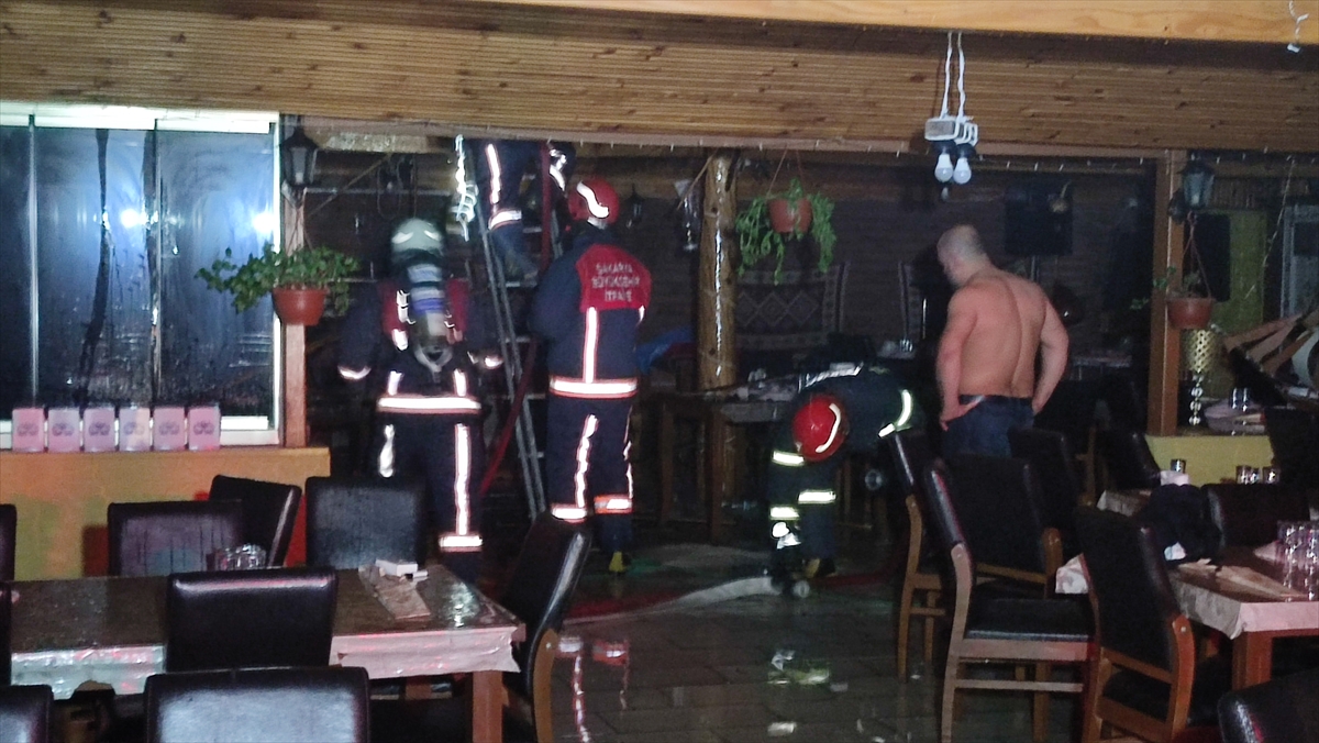 Sakarya'da restoranda çıkan yangın söndürüldü