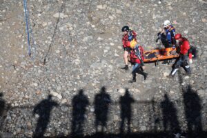 SAMSUN (AA) – Samsun'un Salıpazarı ilçesinde, selin ardından yaralıları kurtarma