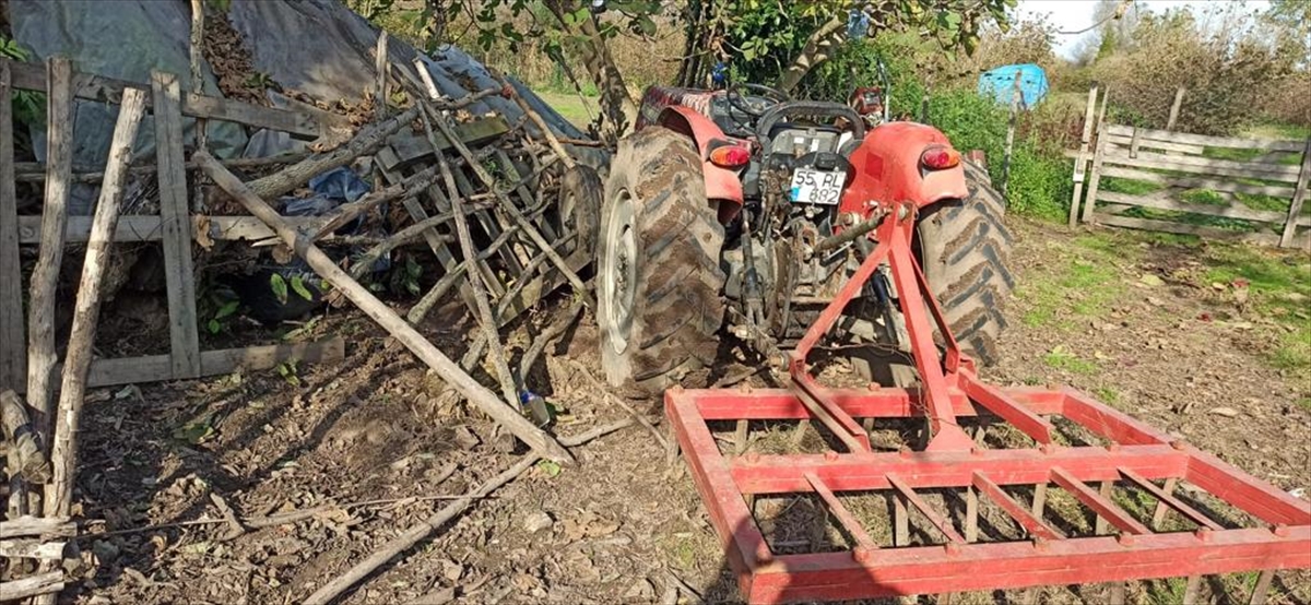 Samsun'da traktöre bağlı tırmığın sürüklediği kişi öldü