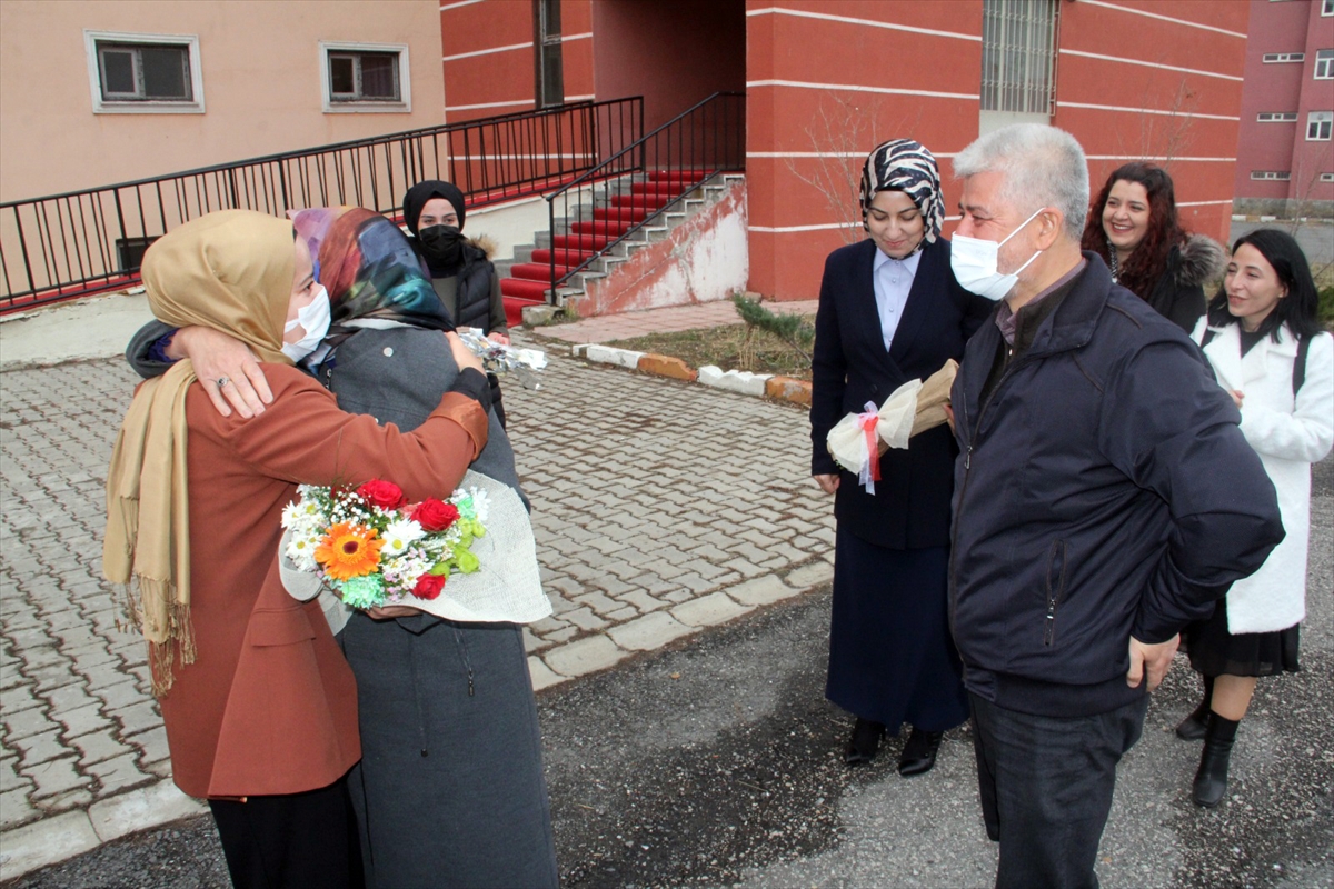 Şefika öğretmene ilk Öğretmenler Günü'nde duygulandıran sürpriz