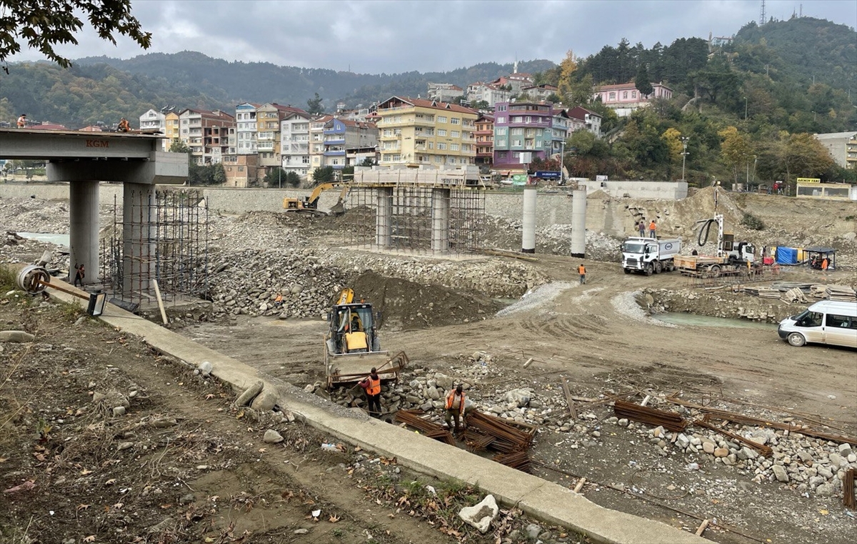 Sel felaketi yaşanan Ayancık'ta yaralar hızla sarılmaya devam ediyor