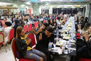 - Sıra gecesinde Siirt Emniyet Müdürü Yılmaz, öğrencilerle kol kola