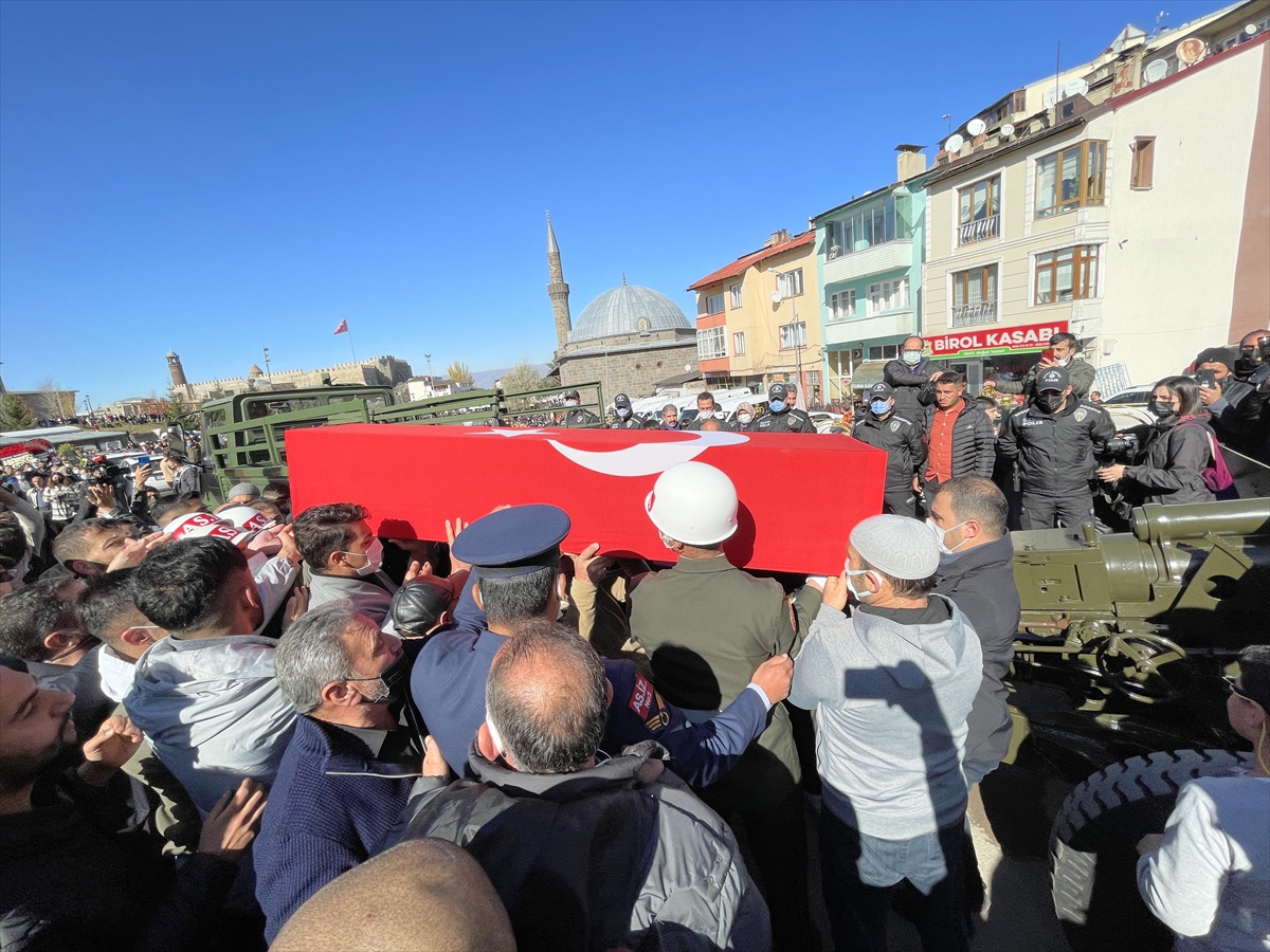 Silah kazası sonucu şehit olan asker Erzurum'da son yolculuğuna uğurlandı