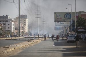- Polisin göstericilere müdahalesinde çok sayıda yaralı olduğu da bildirildi