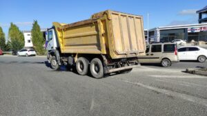 - Kaza çevredeki bir güvenlik kamerasına yansıdı