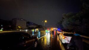 İSTANBUL (AA) – TEM Otoyolu Seyrantepe mevkisinde 5 aracın karıştığı