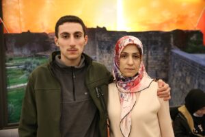 DİYARBAKIR (AA) – Diyarbakır annelerinden Ayşegül Biçer, HDP il binası