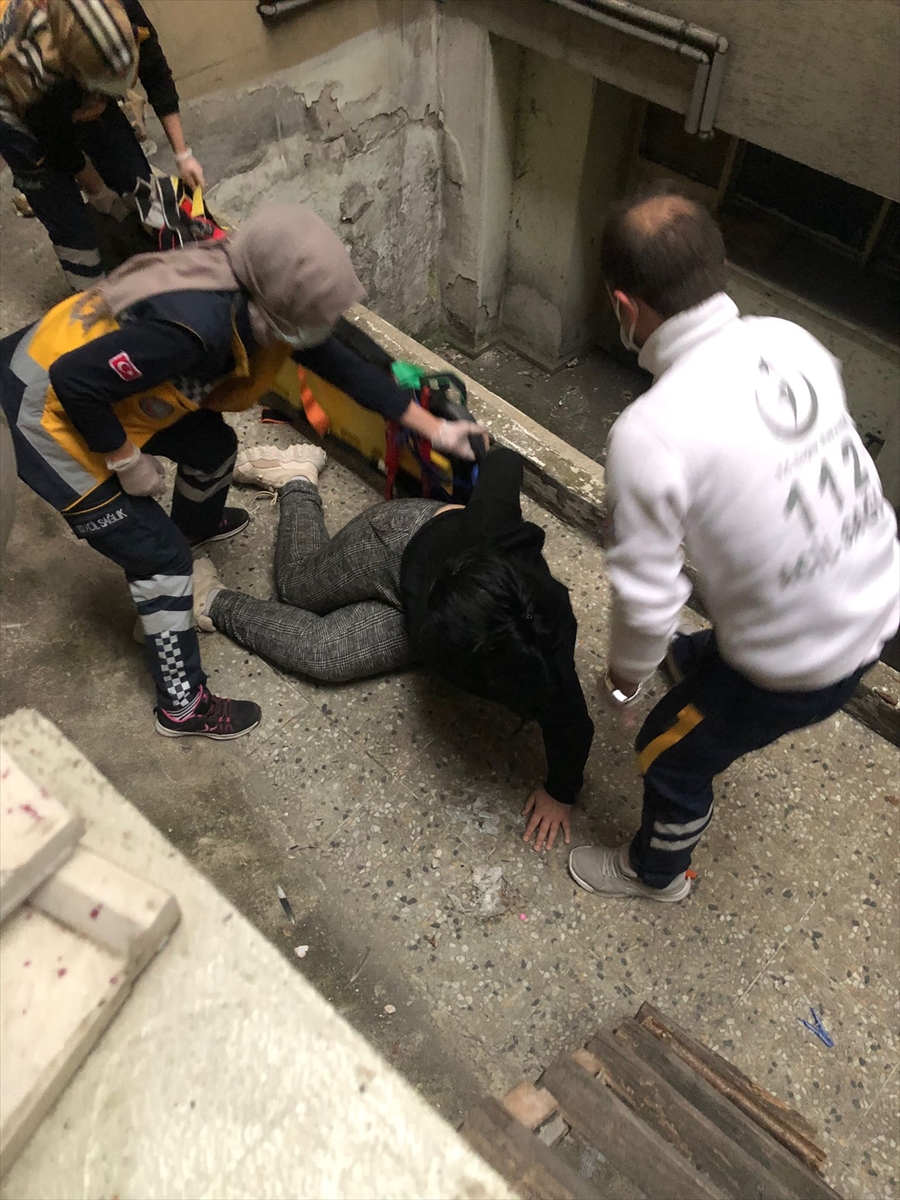 Trabzon'da fuhuş operasyonunda balkondan atlayarak kaçmaya çalışan 2 kadın yaralandı
