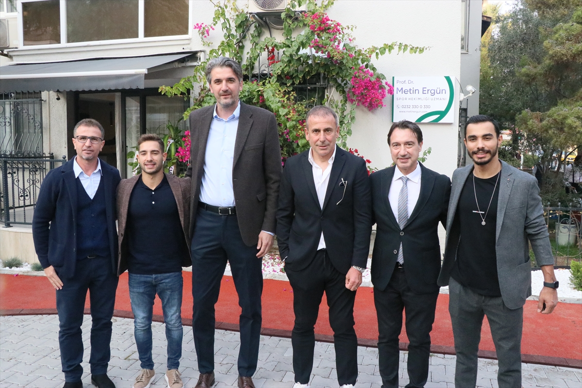 Trabzonspor Teknik Direktörü Avcı, İzmir'de spor hekimliği kliniğinin açılışına katıldı