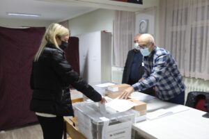 EDİRNE (AA) – Trakya'da yaşayan çifte vatandaşlık sahibi kişiler, Bulgaristan'daki