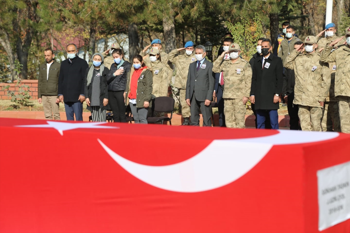 Tunceli'de halı sahada kalp krizi sonucu vefat eden asker için tören düzenlendi