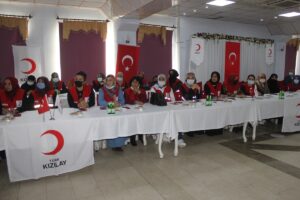 - "Her yıl Kızılaycıların destekleriyle götürülen kanlarla hayata tutunan, şifasına