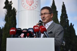 İSTANBUL (AA) – Edirnekapı Şehitliği ve TRT Ulus Yerleşkesi'ne dikilen