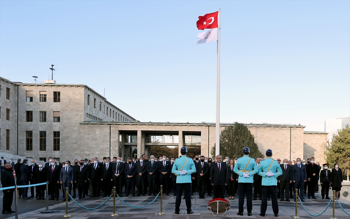 Ulu Önder Atatürk'ü anıyoruz