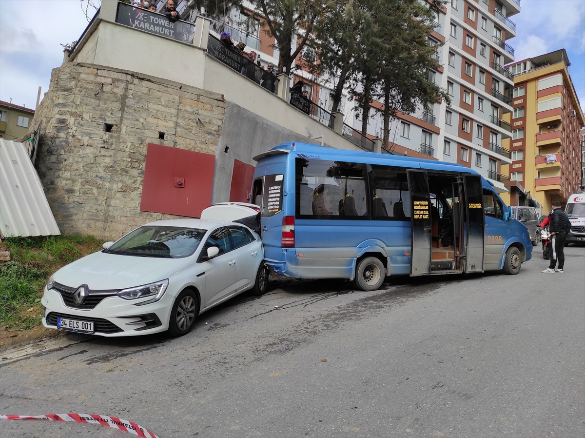 Ümraniye'de yolcu minibüsü yayaya çarptı