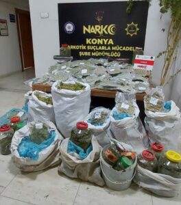 - Konya'daki 45 kilogram esrarın ele geçirildiği operasyonda gözaltına alınan