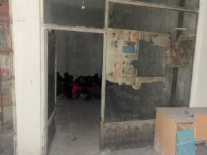 VAN (AA) – Van'ın İpekyolu ilçesinde 17 düzensiz göçmen yakalandı,