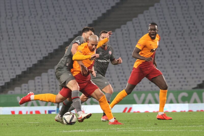 Galatasaray deplasmanda puan kaybetmeye devam ediyor