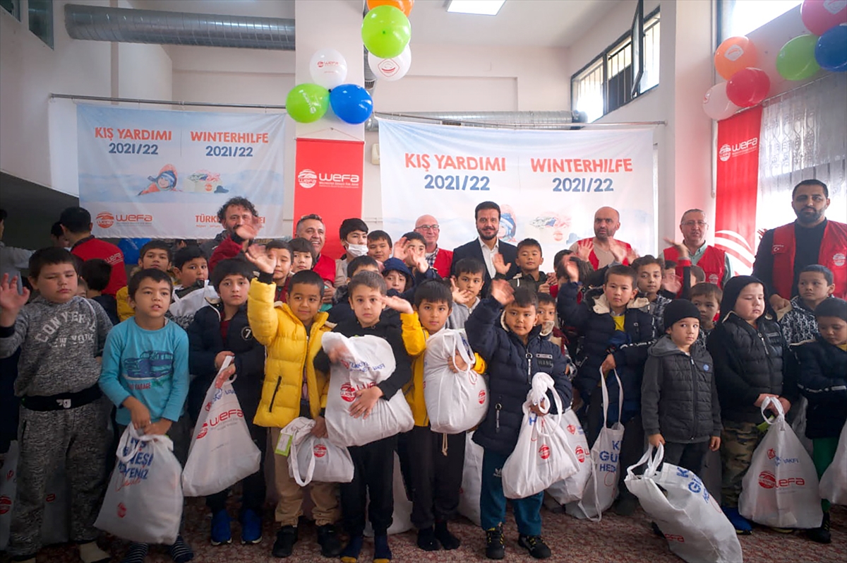 WEFA'dan İstanbul'daki göçmen çocuklara kış hediyesi
