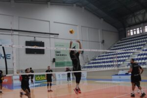 MARDİN (AA) – Voleybol AXA Sigorta Efeler Ligi ekiplerinden Yeni