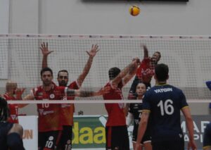 - Yeni Kızıltepespor: 1 - Fenerbahçe HDI Sigorta: 3