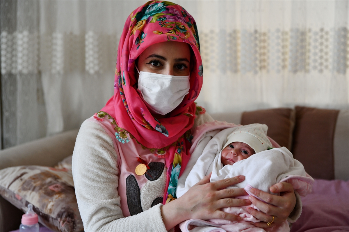 Yoğun bakımdayken doğum yapan anneden “aşı olun” çağrısı