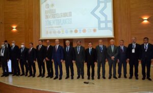 - "Önümüzdeki dönemde üniversitelerimiz, toplumun farklı kesimlerini etkileyen şokların izale