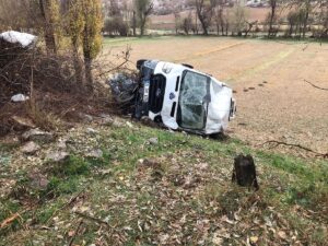 YOZGAT (AA) – Yozgat'ta devrilen cenazesi aracının sürücüsü öldü, yaralanan