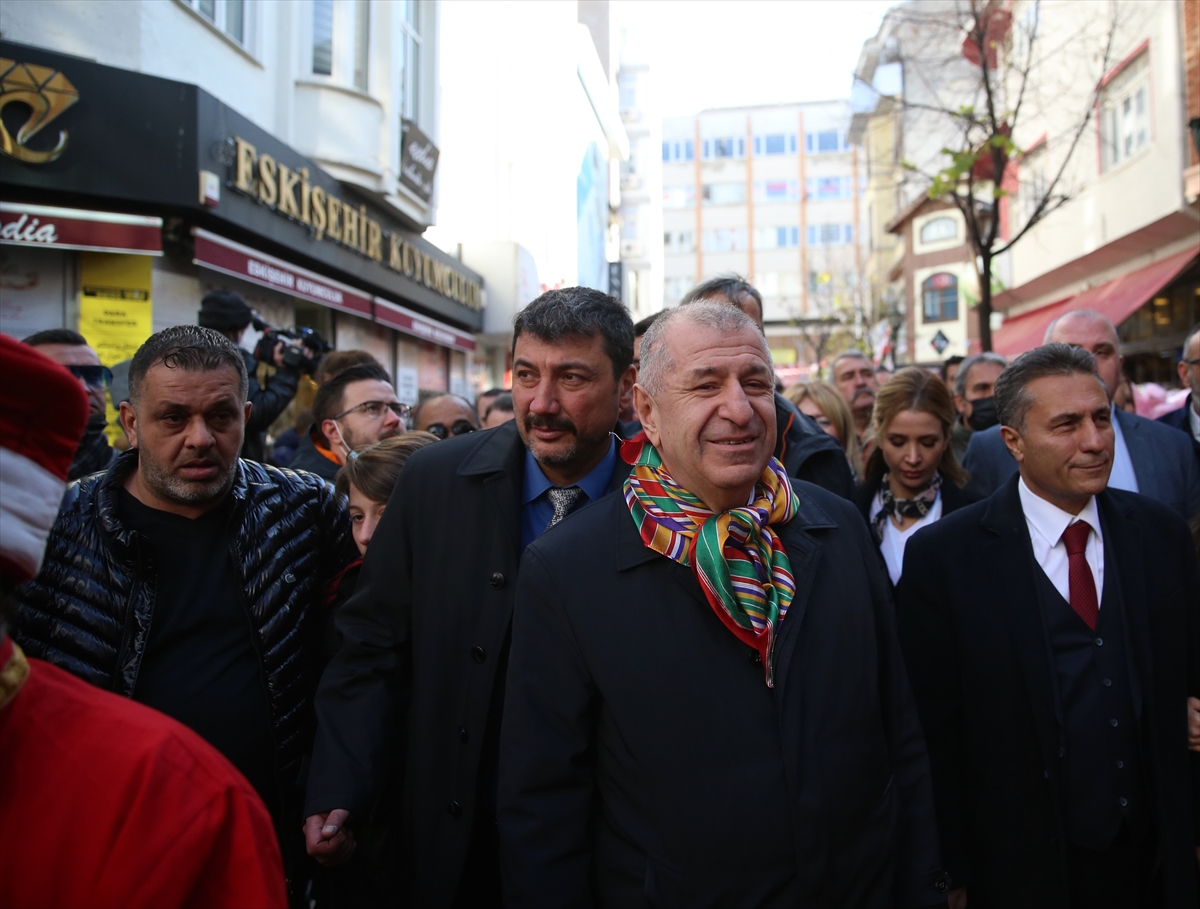 Zafer Partisi Genel Başkanı Özdağ, Eskişehir'de partisinin il başkanlığı binasının açılışını yaptı