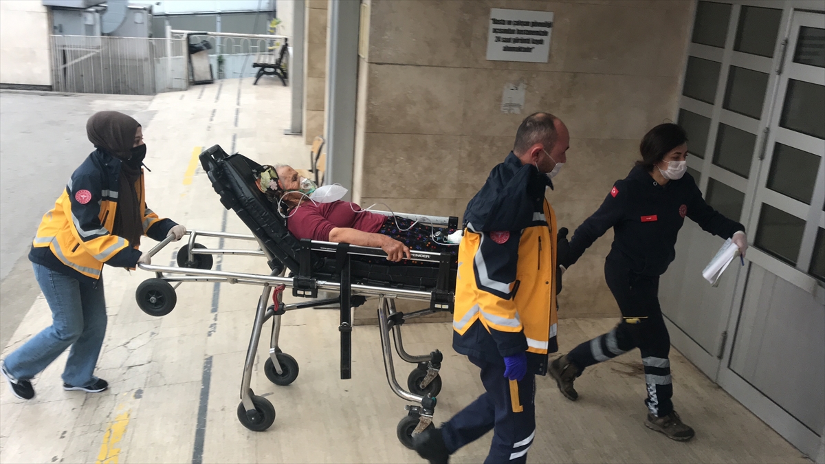 Zonguldak'ta anne ve kızı karbonmonoksit zehirlenmesi şüphesiyle hastaneye kaldırıldı