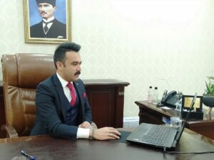 MALATYA (AA) – Malatya'da kayısı satıcıları, Kahramanmaraş'ta ise AK Parti