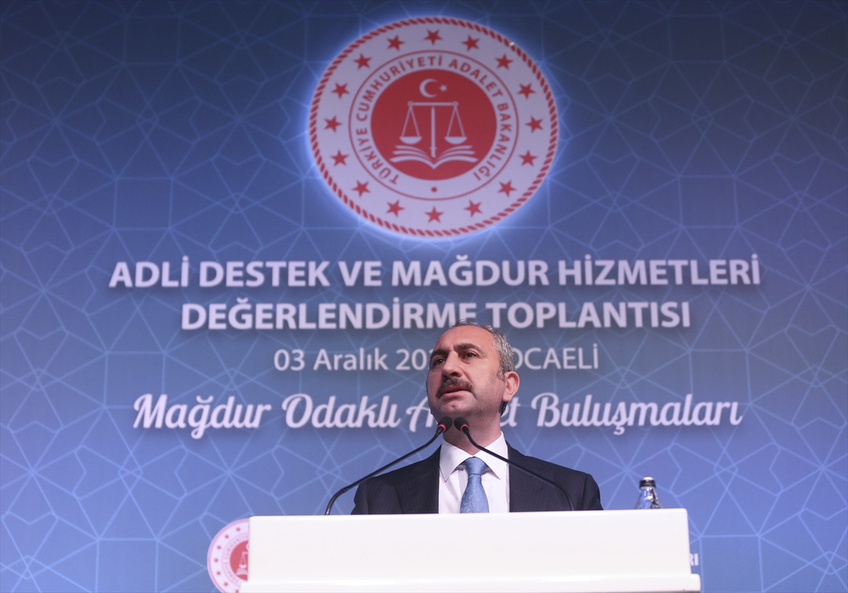 Adalet Bakanı Gül: “Boşanma davalarında süreci uzatan usul hükümlerini ana davadan ayıran, daha hızlı ve yeni bir usul getirmek üzere çalışmalarımızı yoğunlaştırdık.”