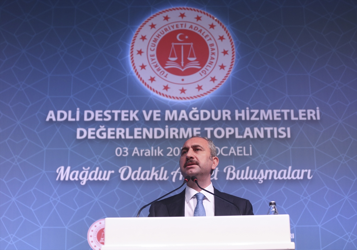 Adalet Bakanı Gül: “Boşanma davalarında süreci uzatan usul hükümlerini ana davadan ayıran, daha hızlı ve yeni bir usul getirmek üzere çalışmalarımızı yoğunlaştırdık.”