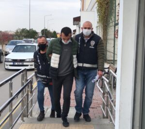 ADANA (AA) – Adana'da tartıştığı karısını pompalı tüfekle vurularak öldürülen