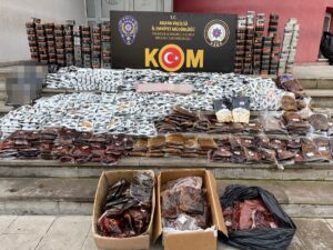 ADANA (AA) – Adana’da kaçakçılık operasyonunda 3 şüpheli gözaltına alındı.