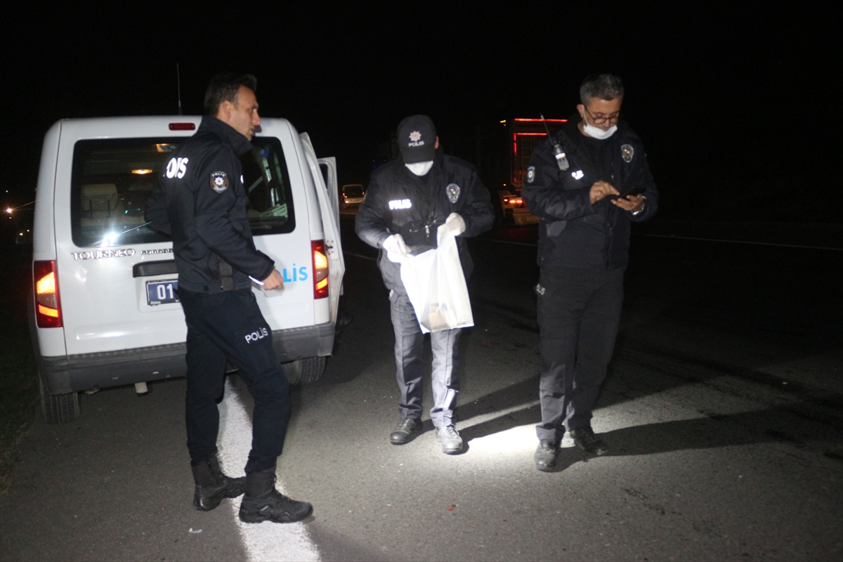 Adana'da otoyolda otomobilin çarptığı yaya hayatını kaybetti