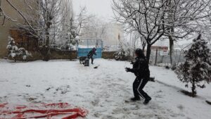 ADANA (AA) – Adana'nın Tufanbeyli ilçesinde kar yağışı etkili oluyor.